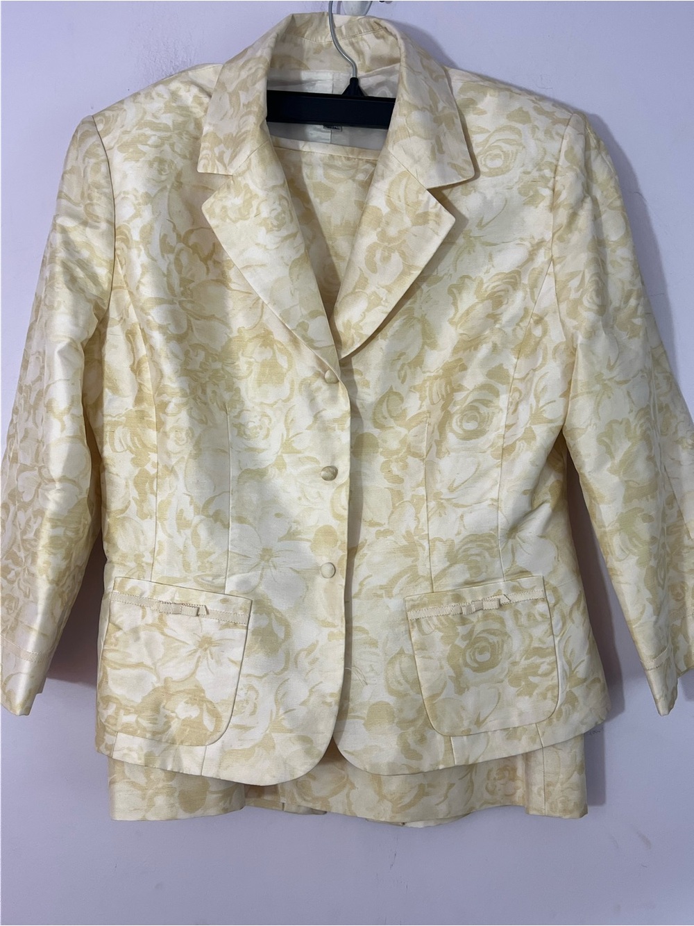 Tahari Arthur S Levine 8P Silk Floral Skirt Suit Blazer Ivory/pale yellow